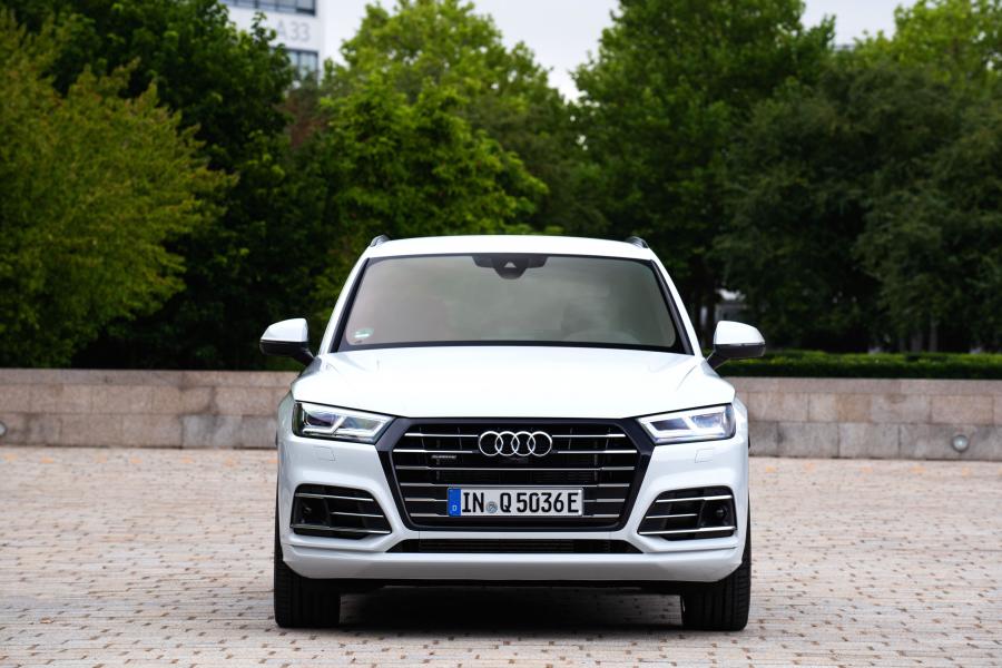  Audi Q5 55 TFSI e Quattro S-Line 2019 года  (WW) (фото 9 из 43)
